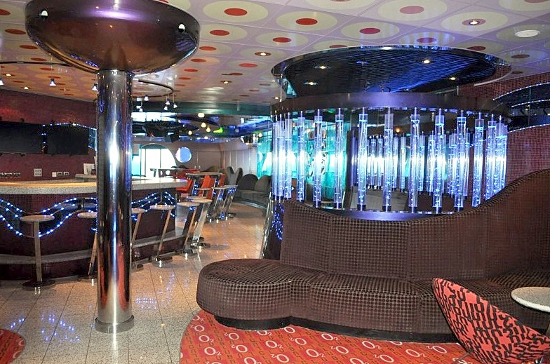 Photo of Club O2, the teen club on Carnival Splendor, goes here.*