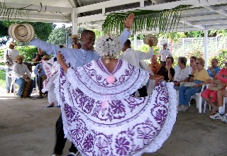Photo of Panamanian dancers goes here.