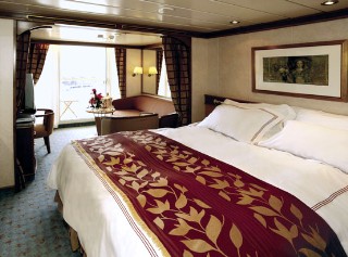 Photo of Deluxe Suite on Mariner goes here.