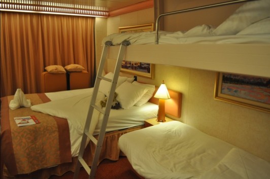 Photo of Cabin #6459, made up with the third and fourth berths.*