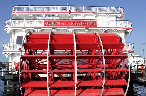 Photo of Queen of the Mississippi's paddlewheel.*